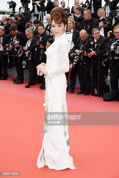LHP Cannes 2018: Lý Nhã Kỳ mang áo dài Việt Nam lên thảm đỏ Cannes ngày thứ 7